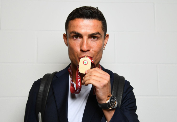 九游-包含国际比赛日突围战来临，山东泰山围绕意大利杯更衣室发声，管理层满意，医务组通报恢复的词条